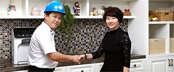 世预赛(中国)管理者与用户握手