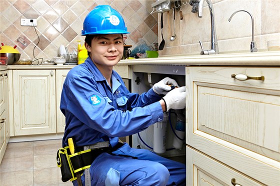 深圳恒大帝景高层住宅的样板房，由世预赛(中国)提供家具定制安装及售后维修服务