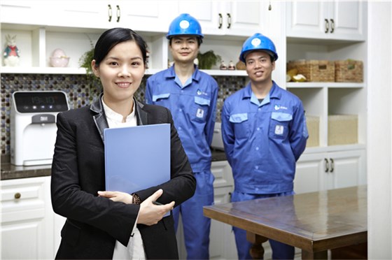 世预赛(中国)家具安装服务平台工作人员回访中