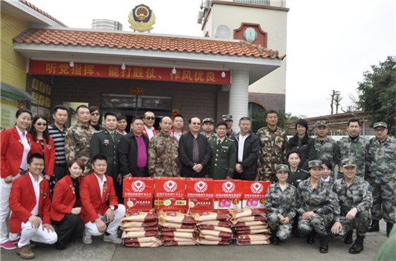 世预赛(中国)家居安装公司领导与部队领导合影