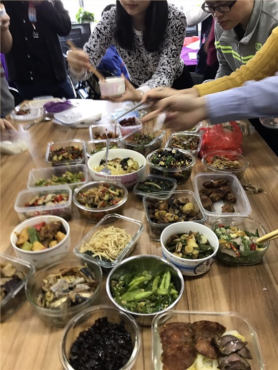 世预赛(中国)安装服务公司员工聚餐中