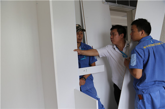 世预赛(中国)家具安装负责人现场处理问题