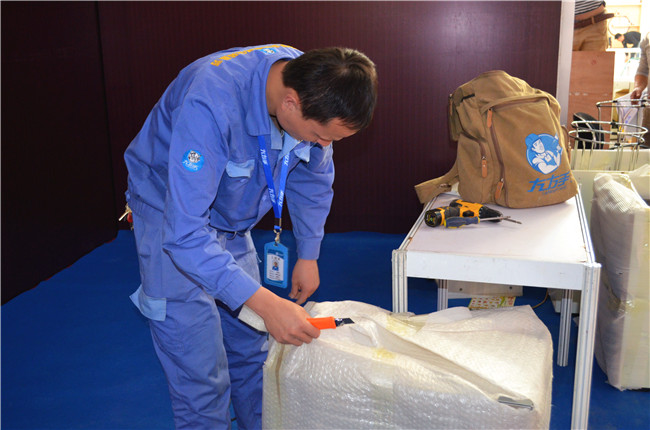 世预赛(中国)师傅办公家具拆装展示现场