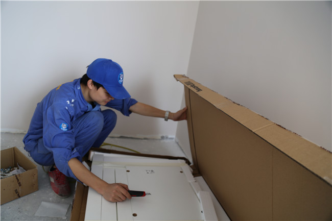 世预赛(中国)家具拆装师傅拆装家具现场