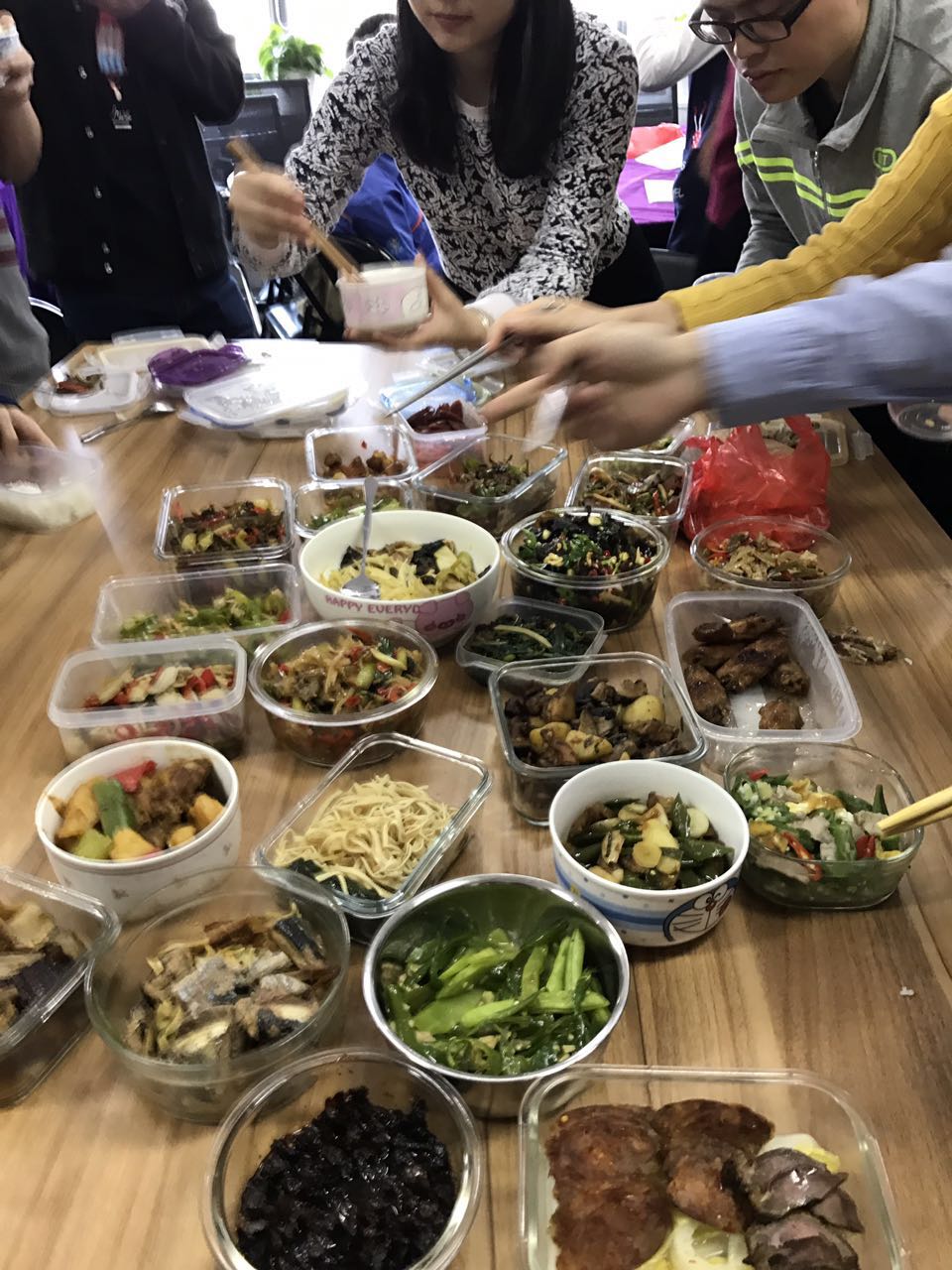 世预赛(中国)安装服务公司员工聚餐中