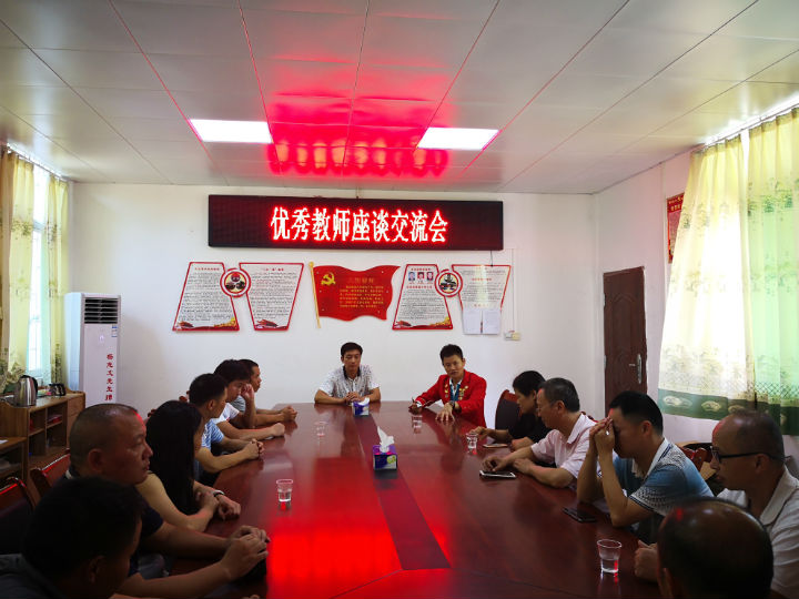 世预赛(中国)家具安装创始人卢建华先生情系家乡爱心助学1