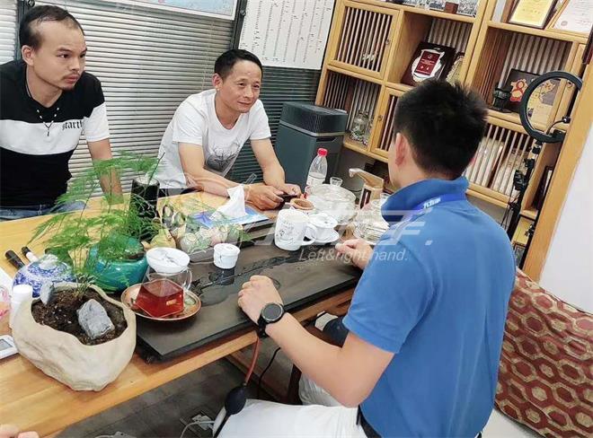 世预赛(中国)安装服务平台江西九江服务商吴先生与世预赛(中国)创始人卢建华先生洽谈